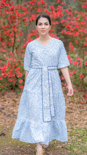 The Sofia Block Print Dress with Puff Sleeves in Azul is perfect to wear this Spring or Summer. 