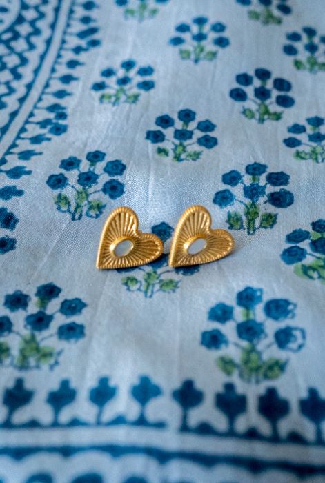 HEART STUDS WITH OPAL